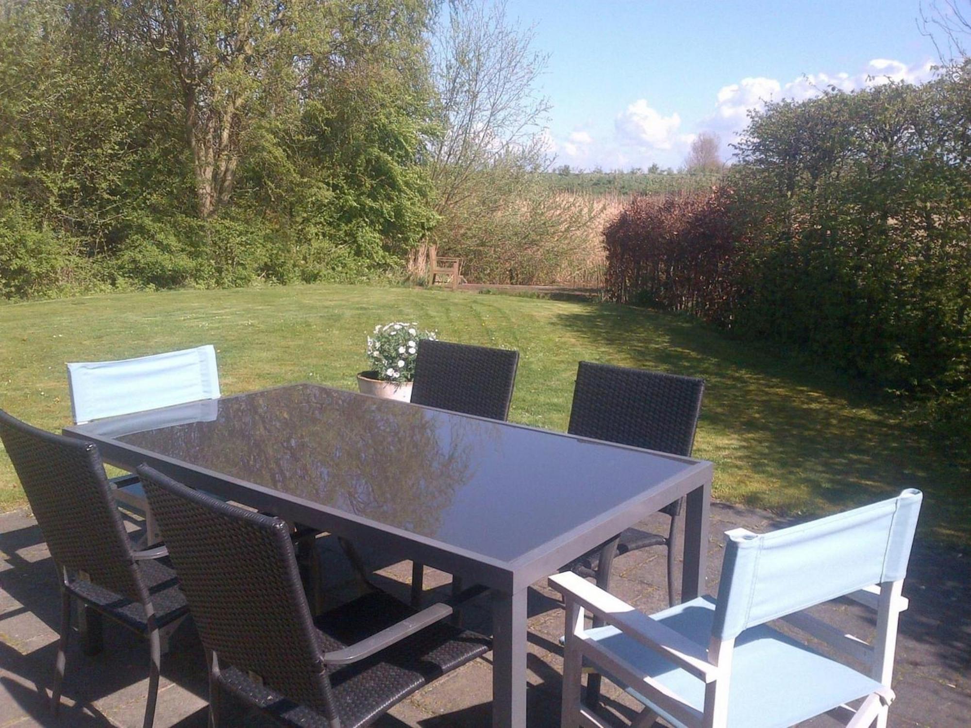 Waterside With Terrace Vakantiehuis *